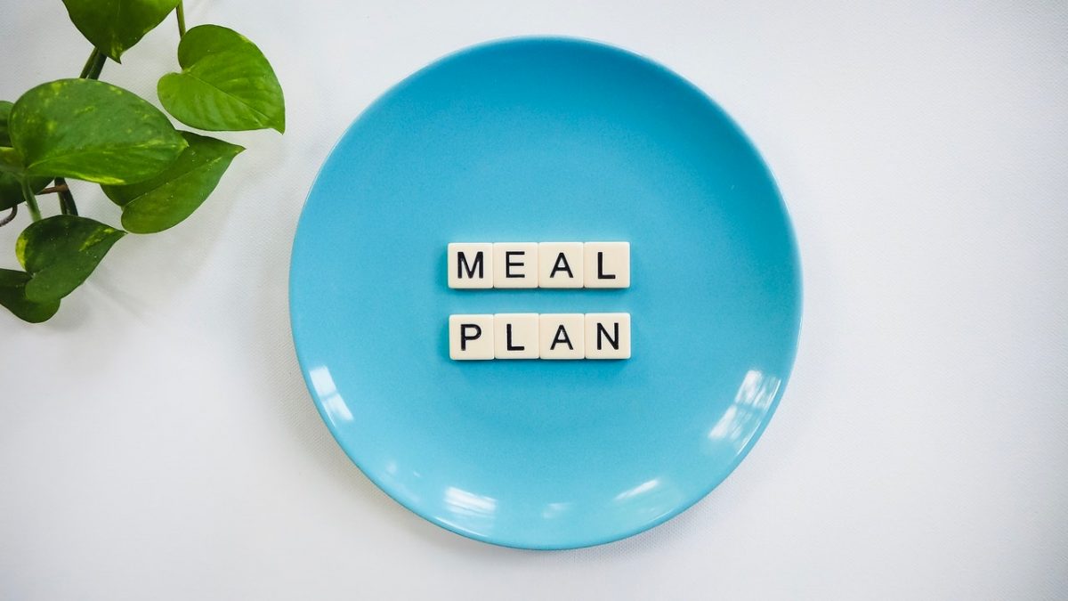 Plate with the words meal plan on it.