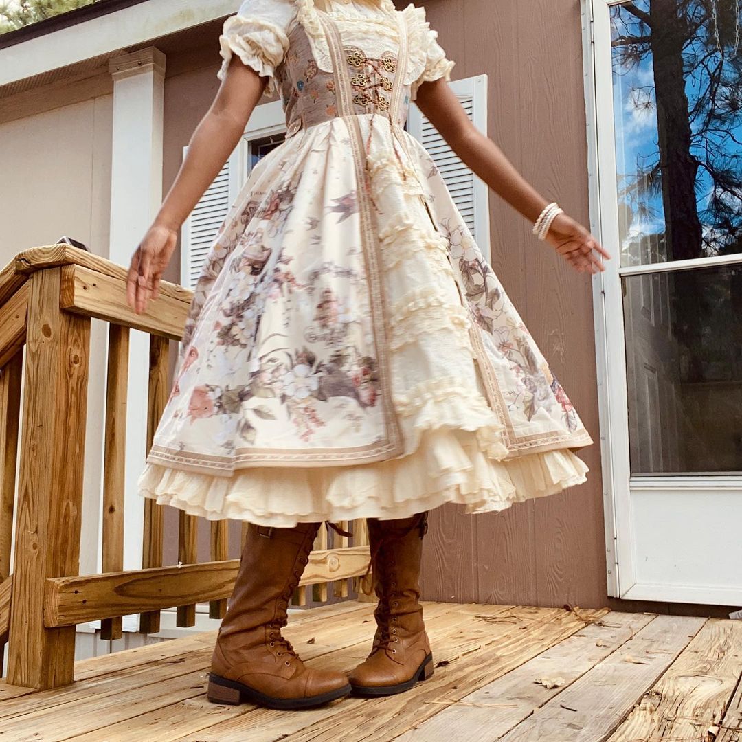 A Classic Lolita outfit.