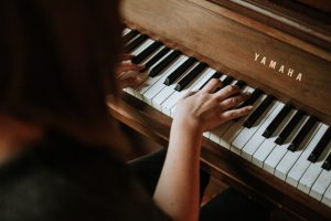 4 Platforms That Provide Student Discounts on Music Lessons
