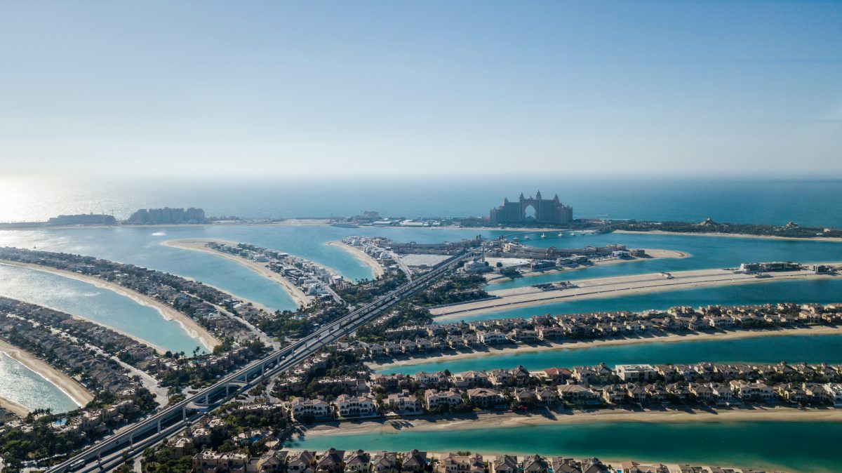 What to Choose in Palm Jumeirah: Villas or Apartments?