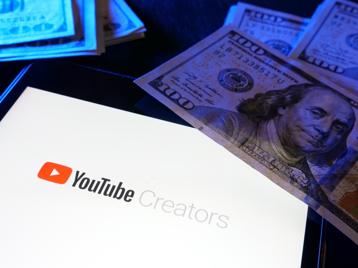 Youtube creators logo and money for monetization