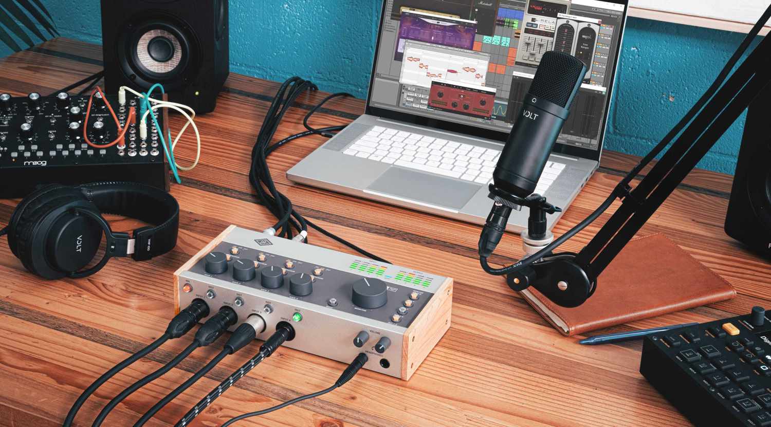 how-a-usb-audio-interface-is-better-than-your-onboard-headphone-jack
