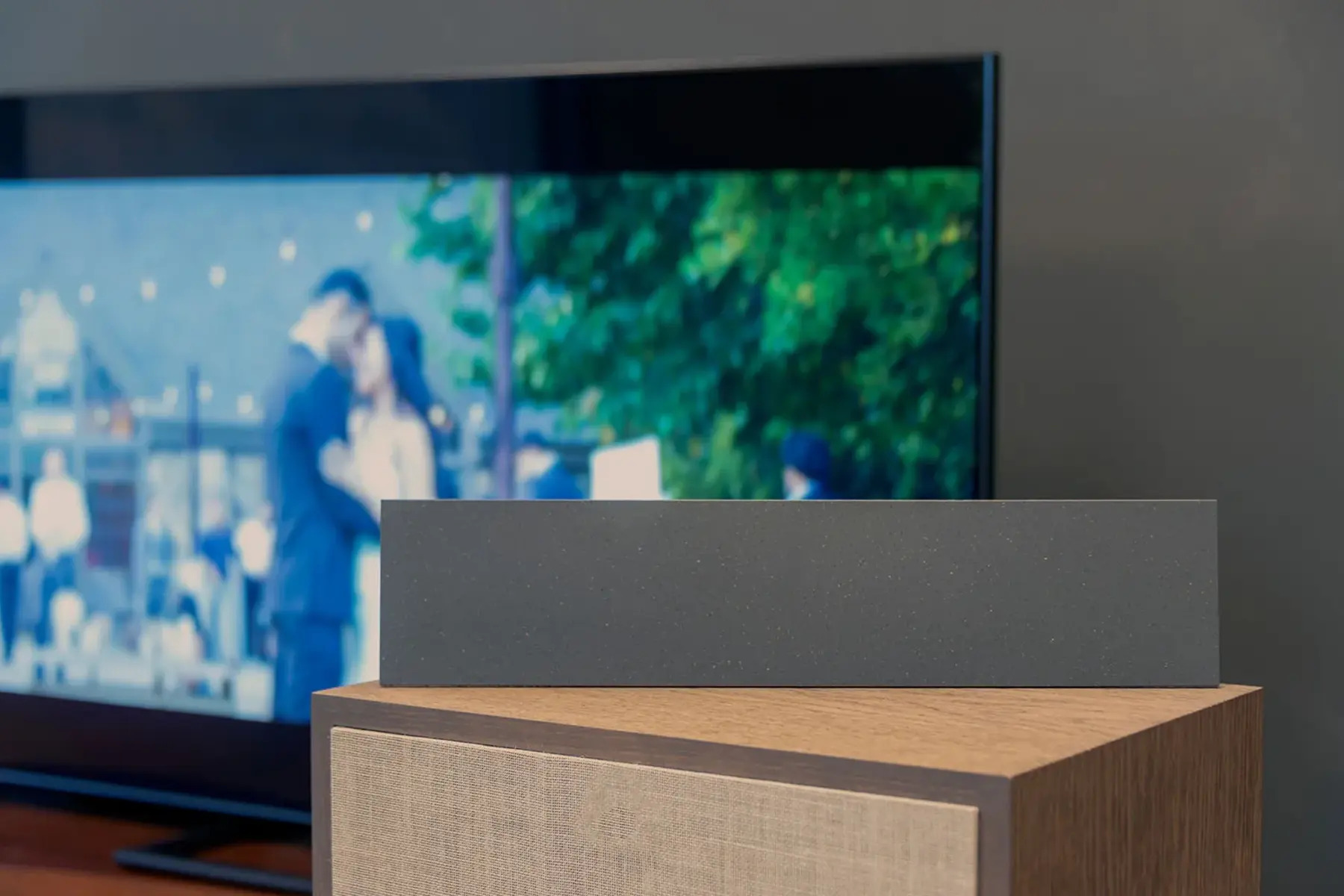 mohu-blade-tv-antenna-review-a-unique-design-and-good-indoor-performance