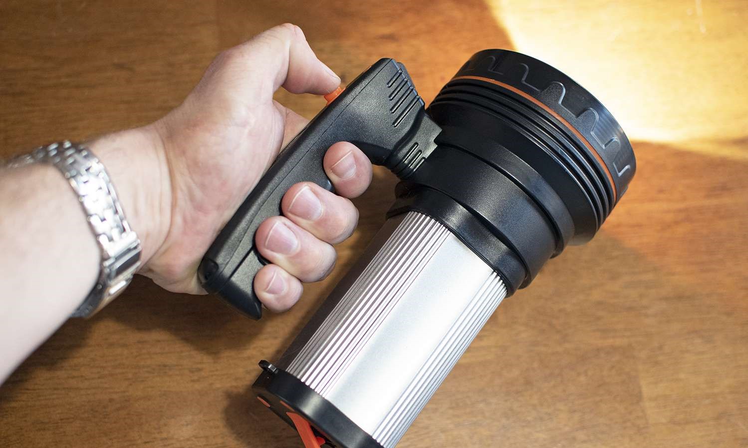 Romer Rechargeable Searchlight Review: Powerful And Rechargeable Outdoor Flashlight