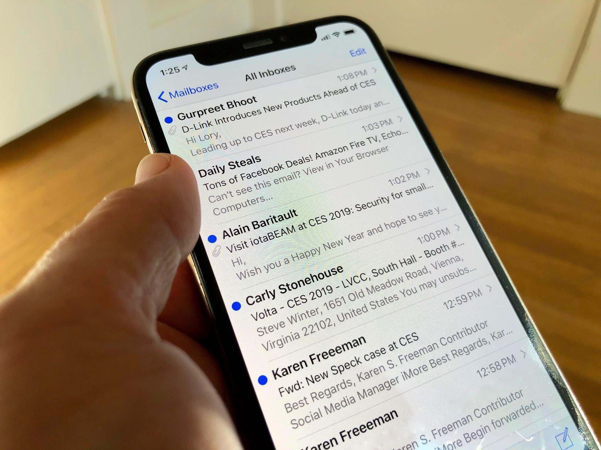 Scroll To The Top On An Email Fast In iPhone Mail