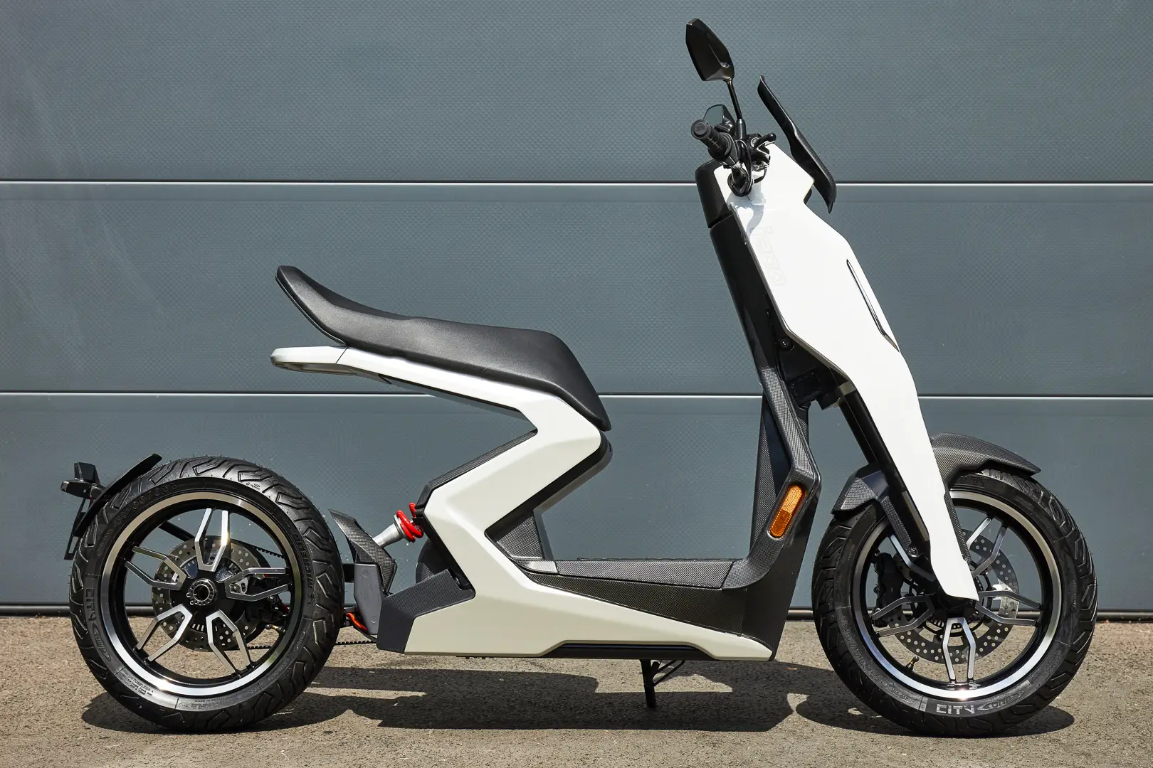 11-amazing-carbon-fiber-electric-scooter-for-2023