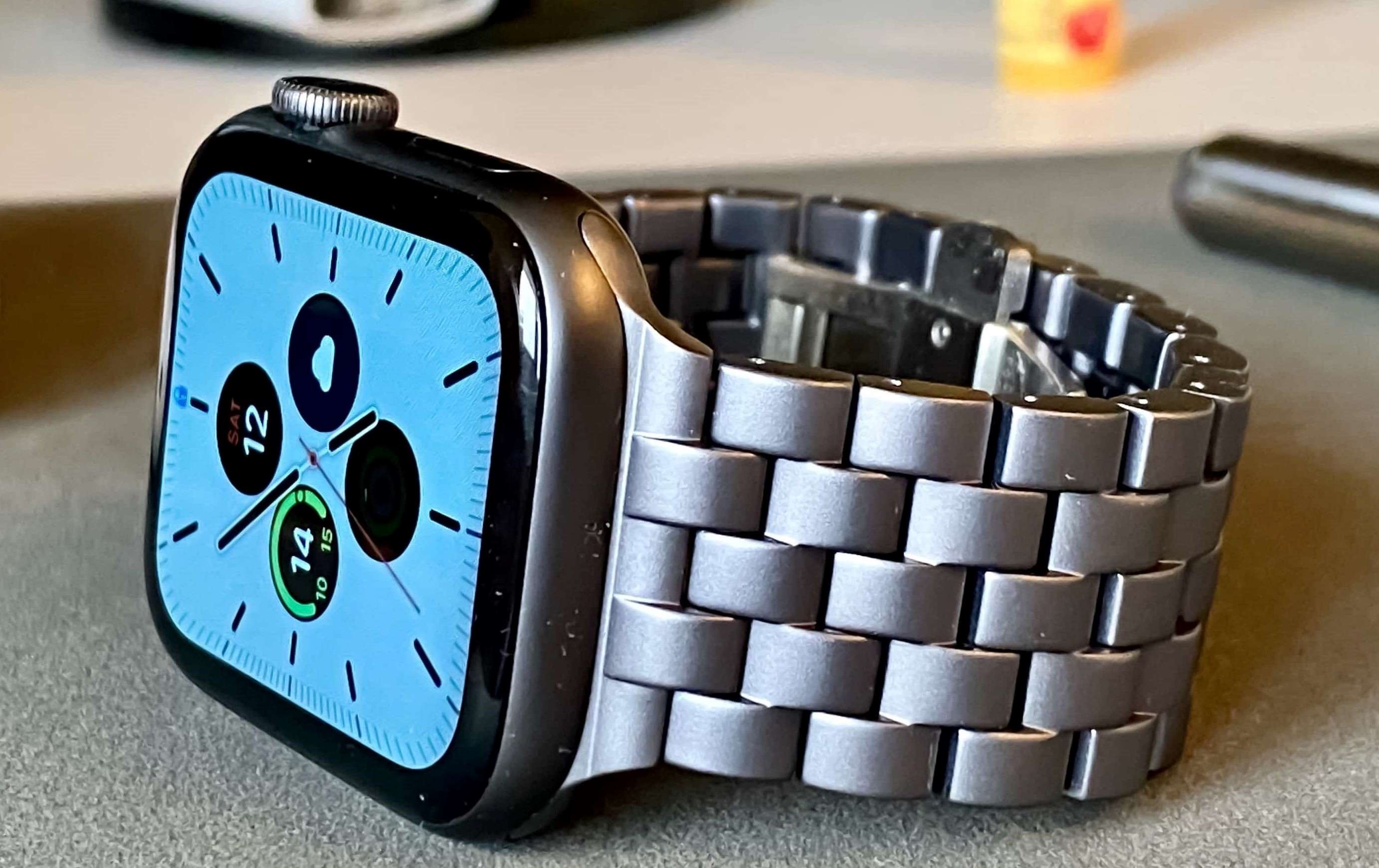 13-best-apple-watch-metal-band-for-2023
