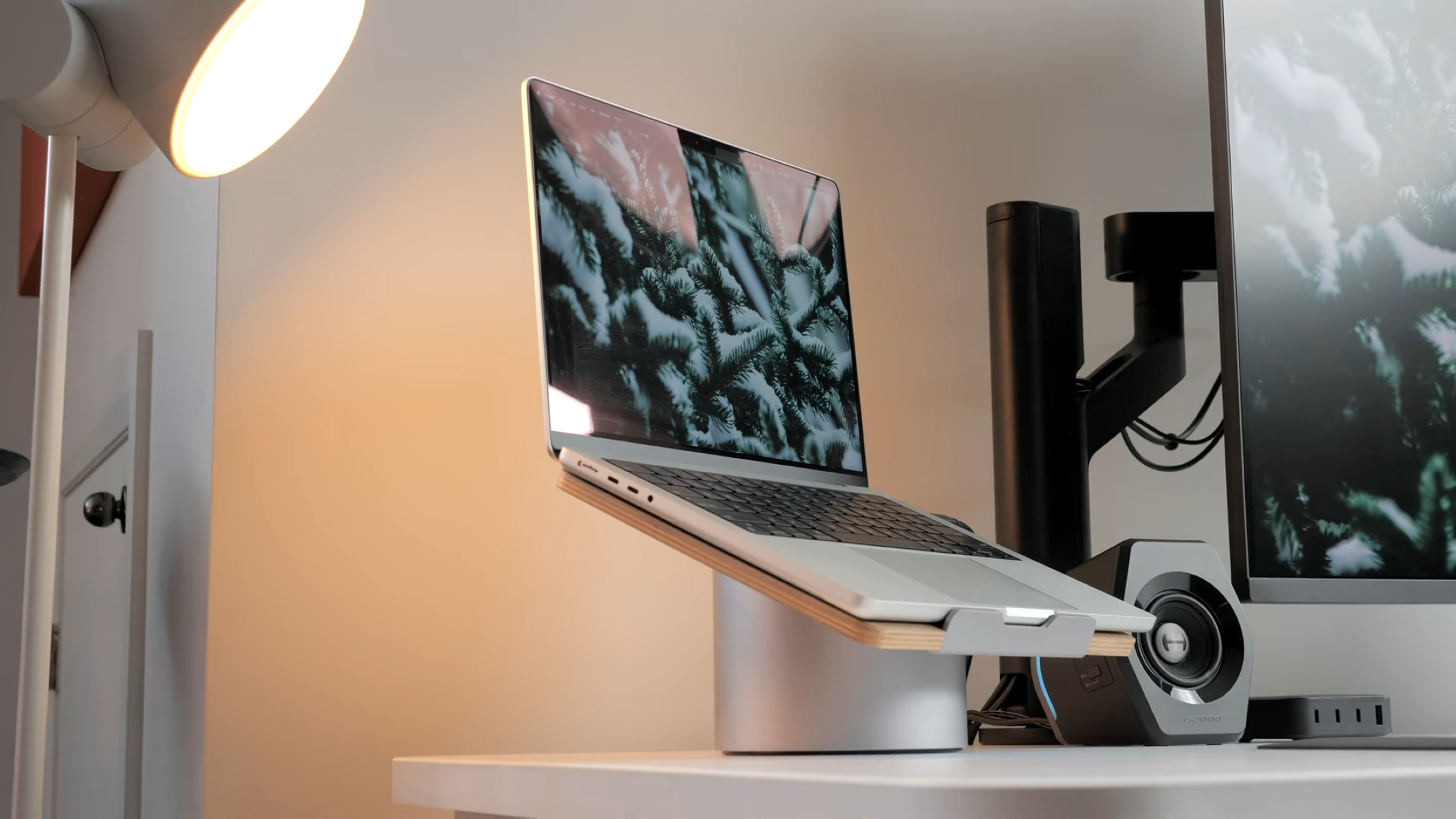8 Unbelievable Desk Gadgets for 2024