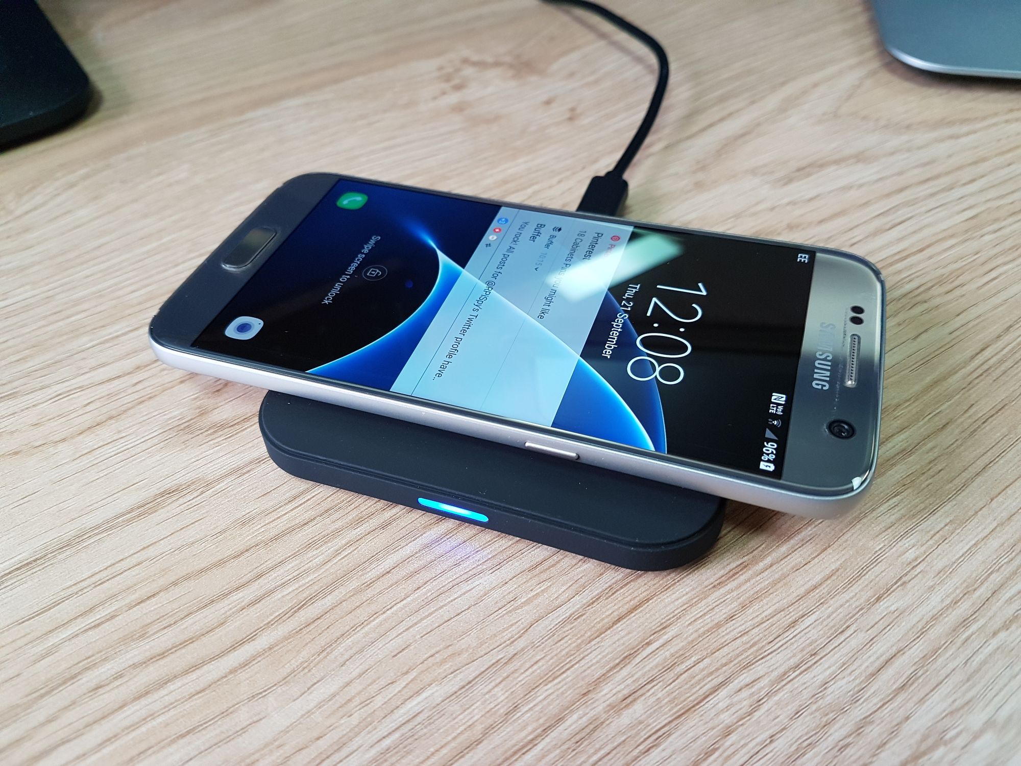 Choetech Fast Wireless Charging Pad Review: Cut The Cord