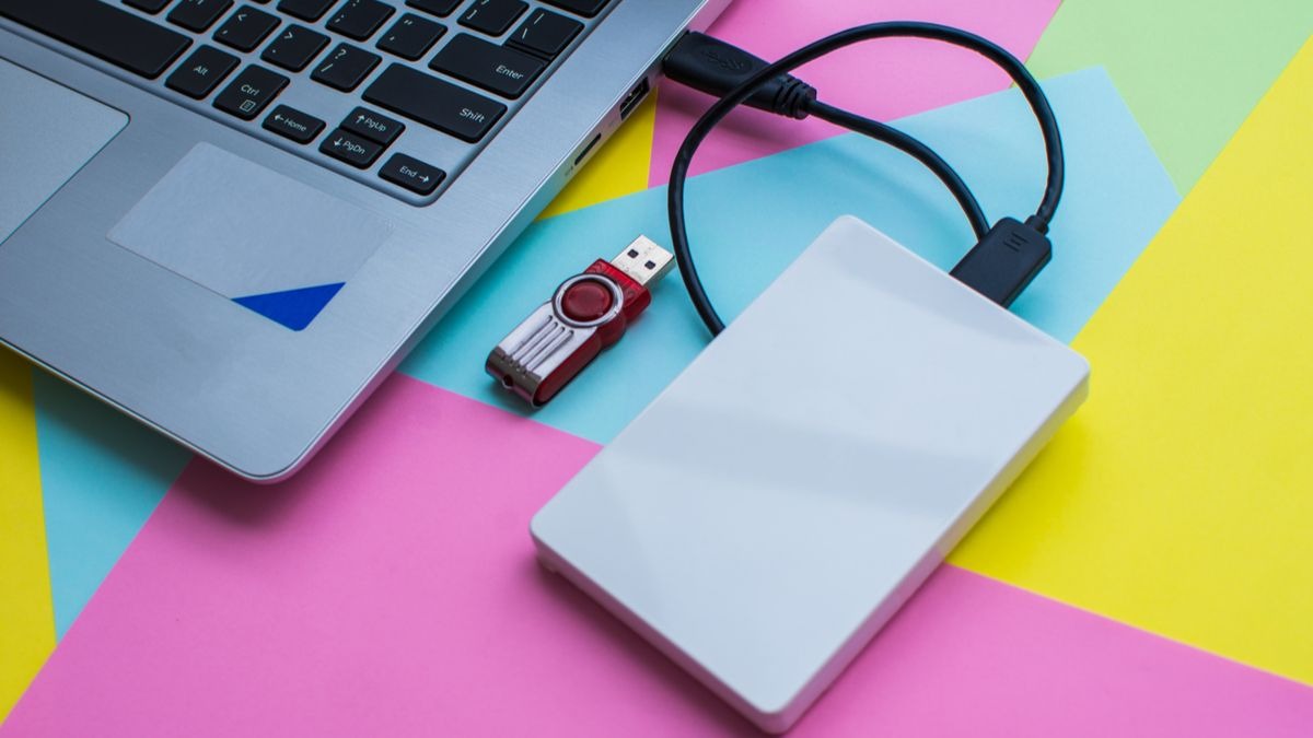 External Hard Drive Vs. Flash Drive: What’s The Difference?