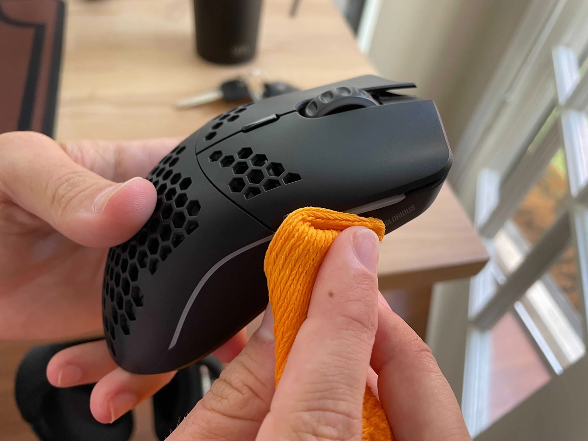 How To Clean A Wireless Mouse