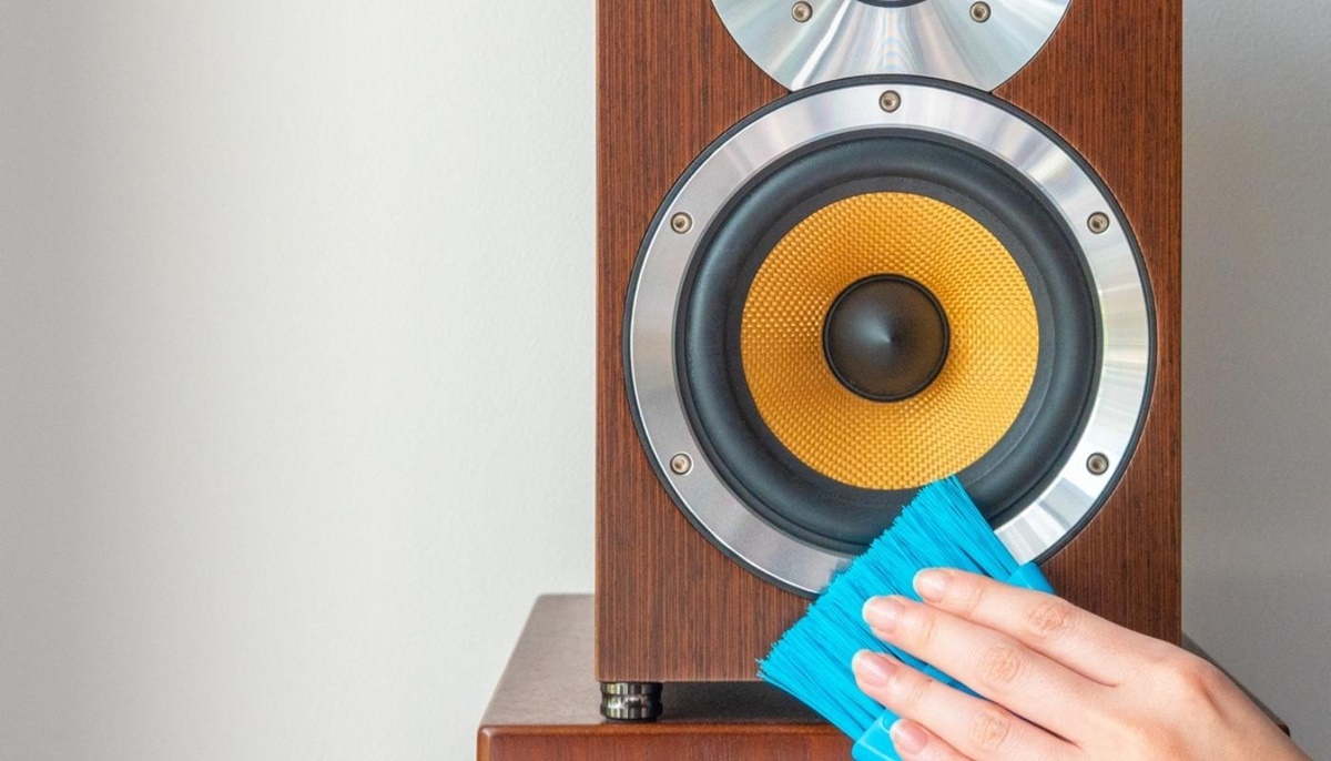 how-to-clean-your-home-stereo-speakers