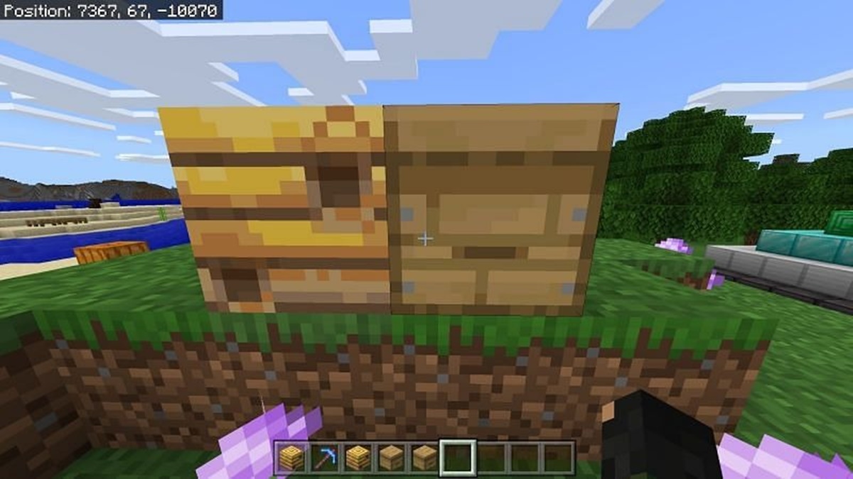 how-to-get-honey-from-a-beehive-in-minecraft