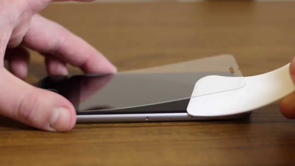 how-to-remove-or-replace-a-phones-glass-screen-protector