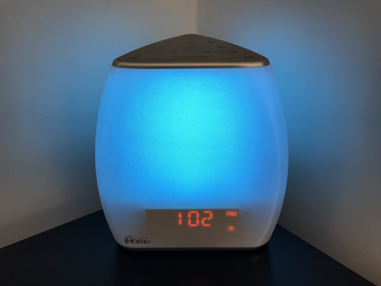 IHome Zenergy Bedside Sleep Therapy Machine Review: Wake Up To A Bright New Day