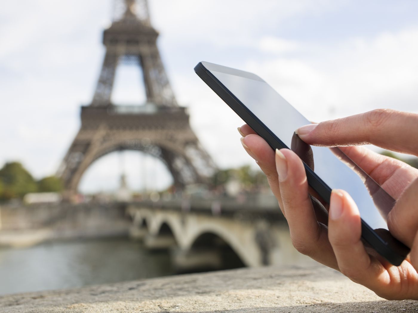 Using Your Smartphone When Traveling To Another Country
