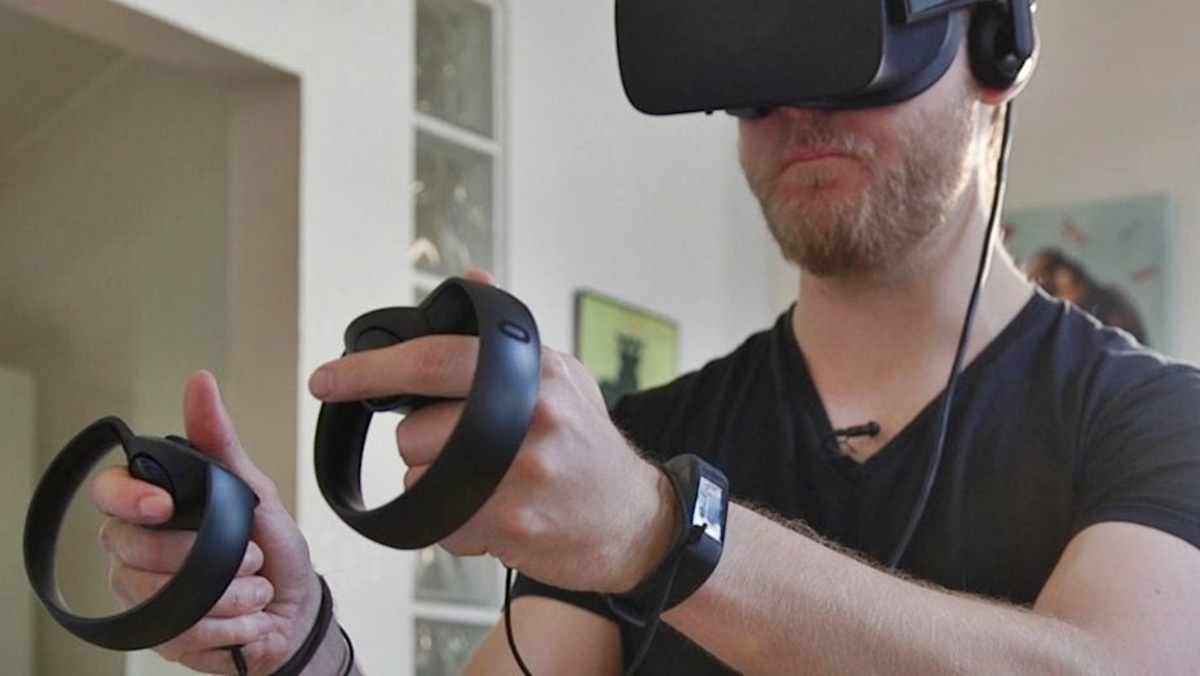 What Is Oculus Touch?