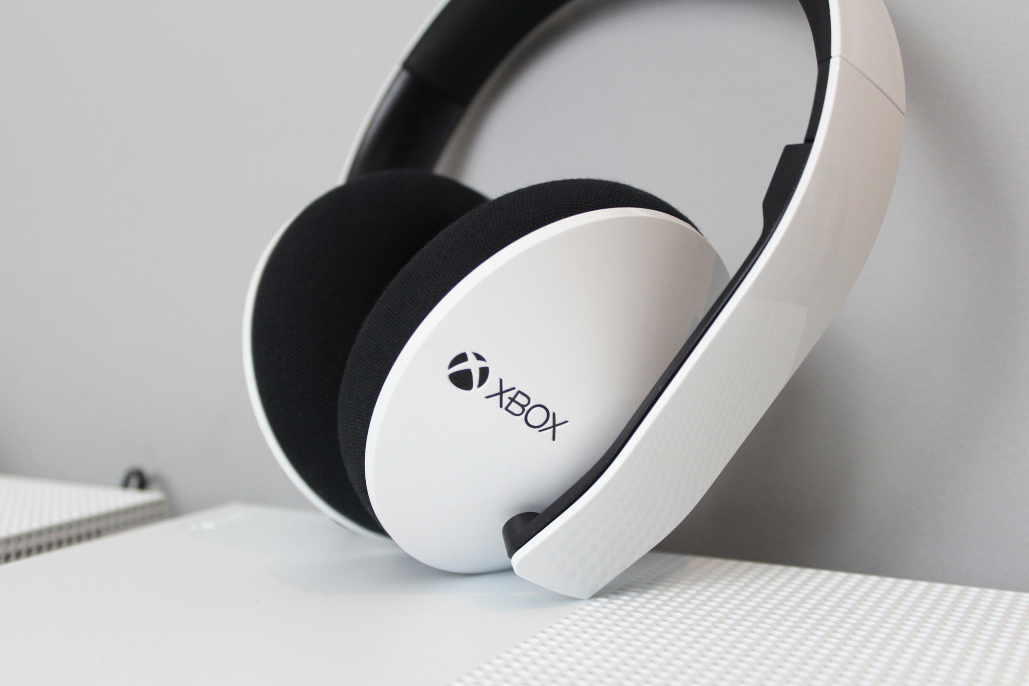 Windows Sonic Vs Dolby Atmos: Which Headphones Are Best For Xbox One?