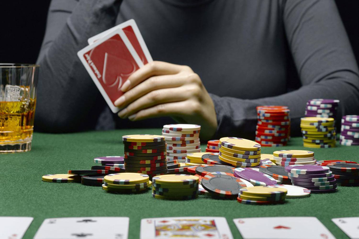 a-poker-player-lies-about-cancer-diagnosis-to-enter-world-series-of-poker