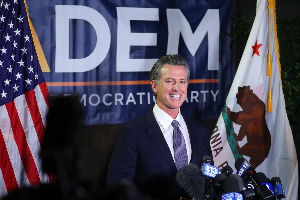 california-governor-gavin-newsom-highlights-taylor-swifts-unique-power-in-presidential-election