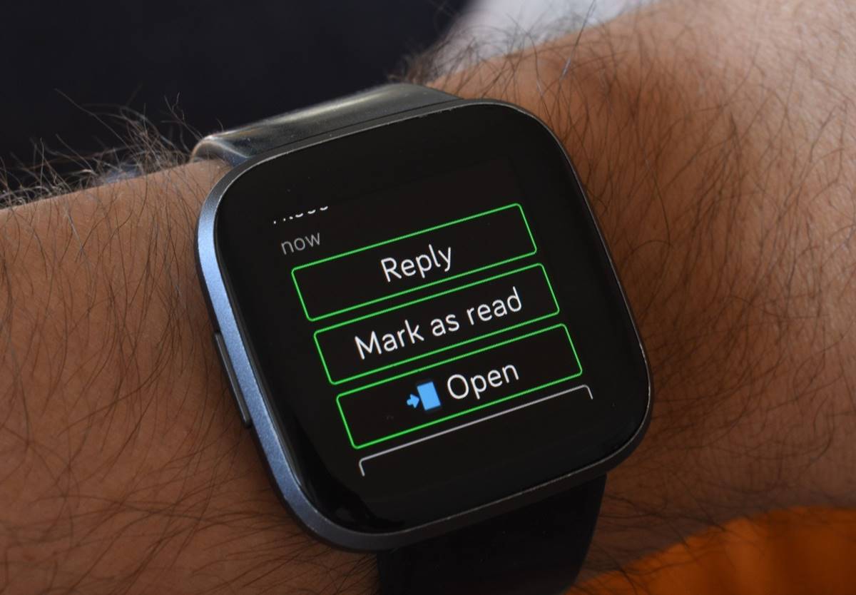 can-you-text-on-fitbit-versa