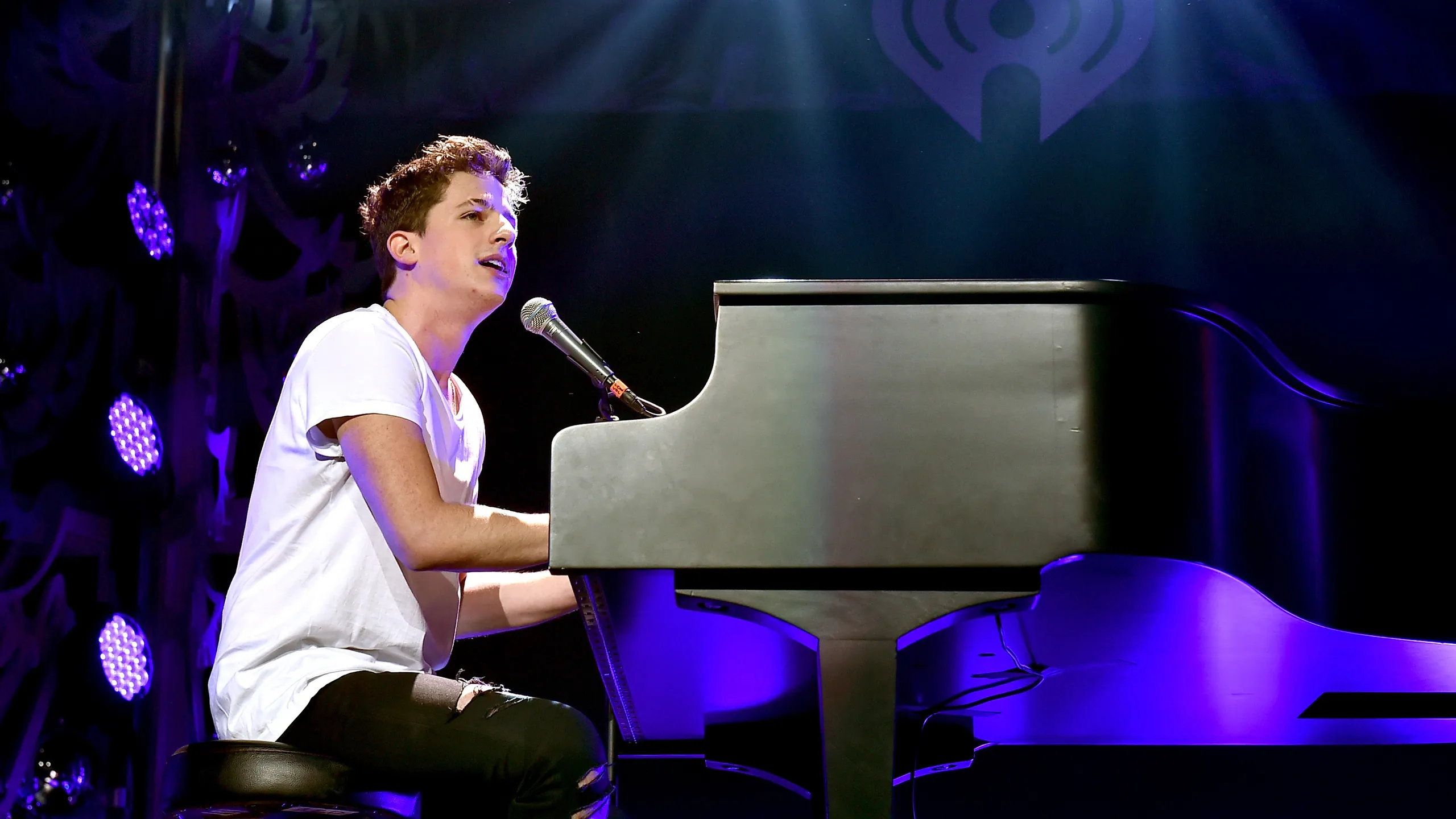 Charlie Puth Supports And Invites Street Performer After Piano Incident