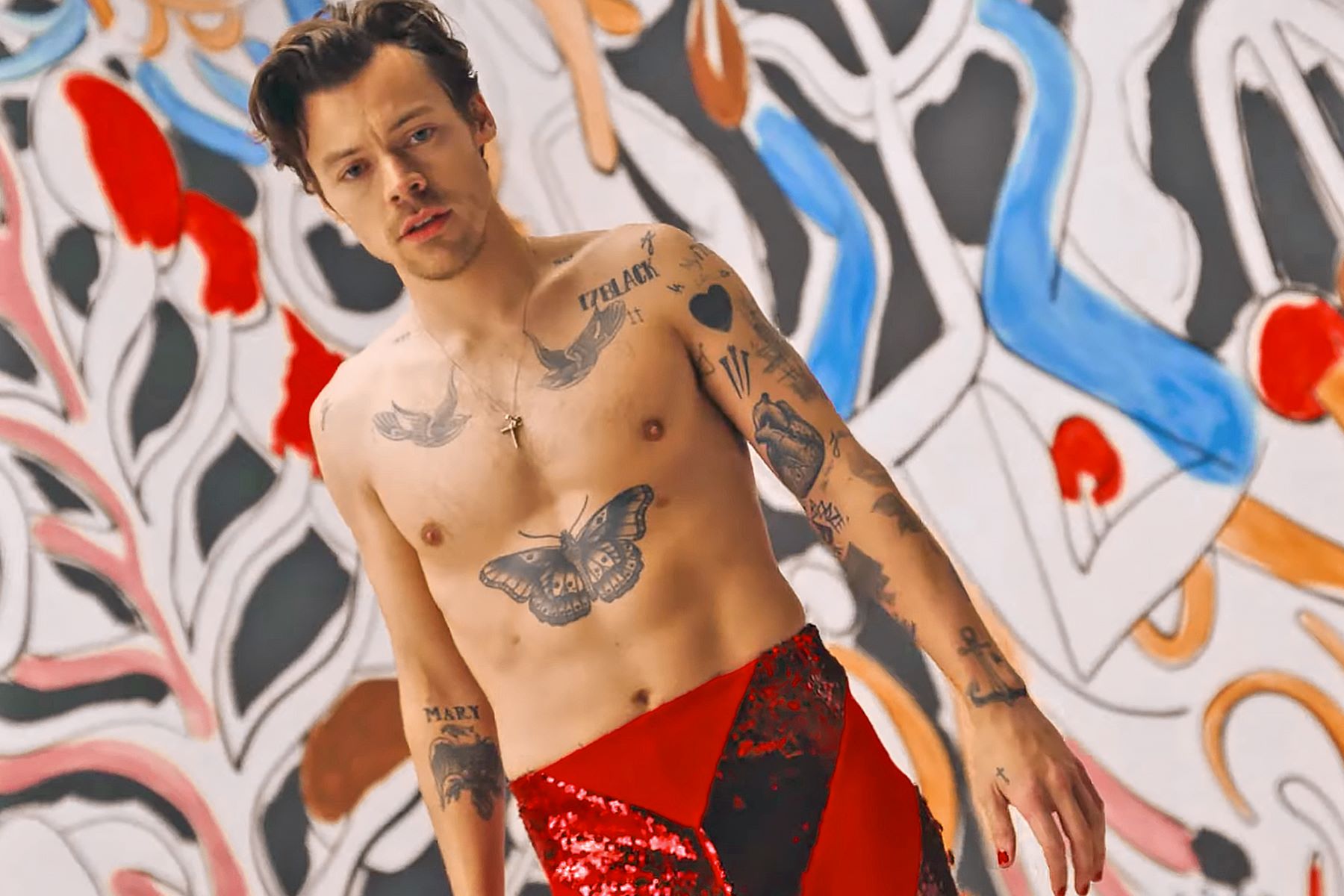 Harry Styles Shows Off His Fit Body In An English Duck Pond