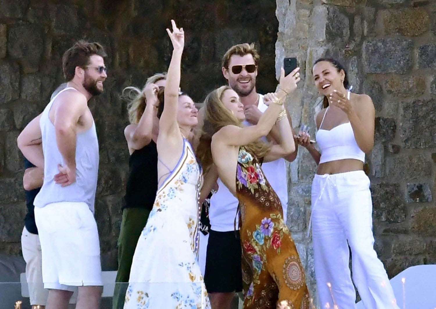Hollywood Stars In Greece: Vacationing In Style!