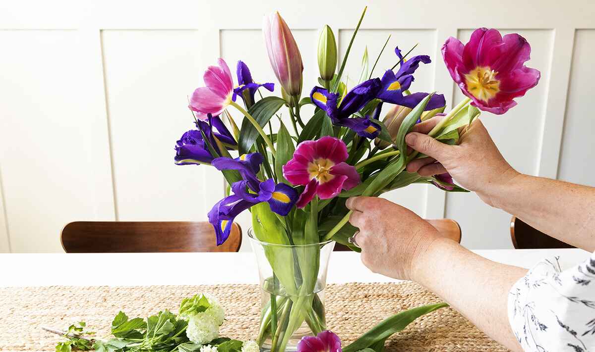 how-do-you-put-flowers-in-a-vase