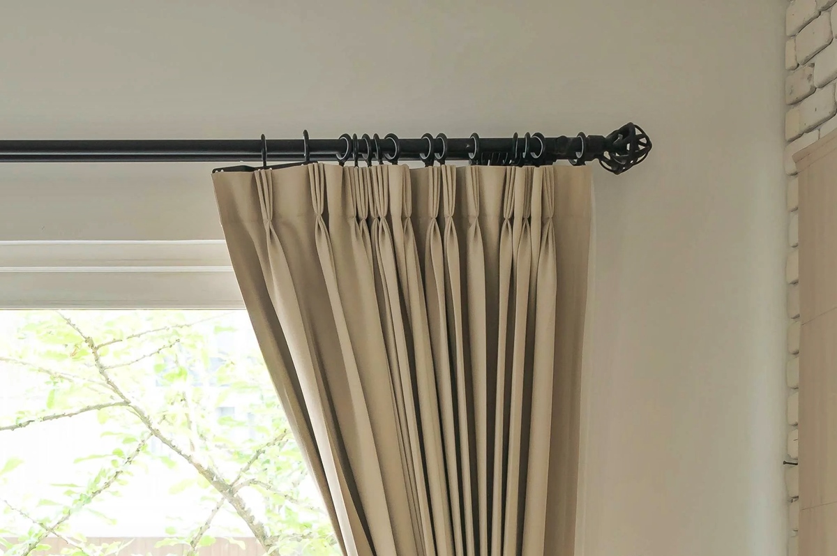 How Long Should My Curtain Pole Be