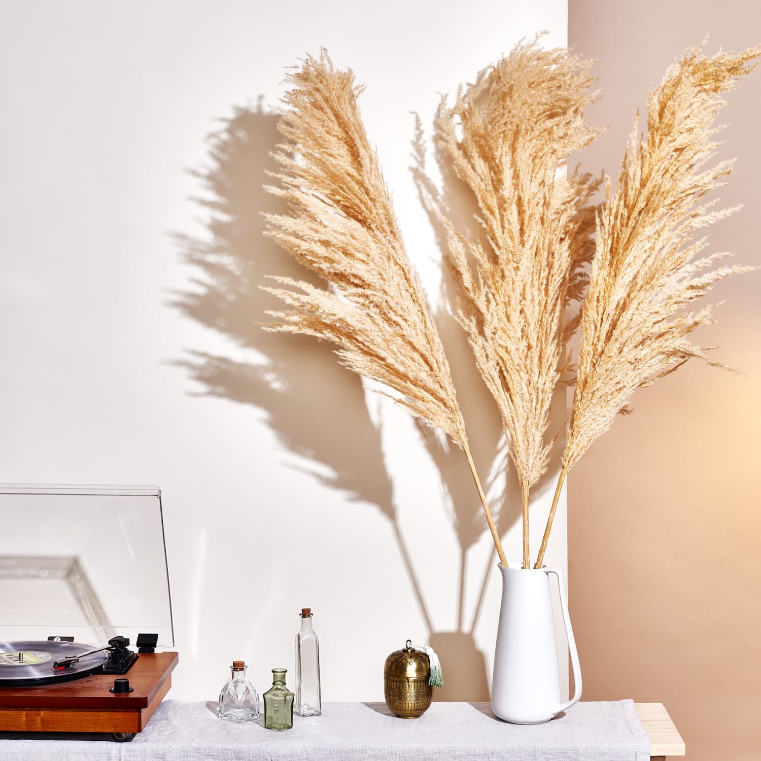 how-to-arrange-pampas-grass-in-a-vase