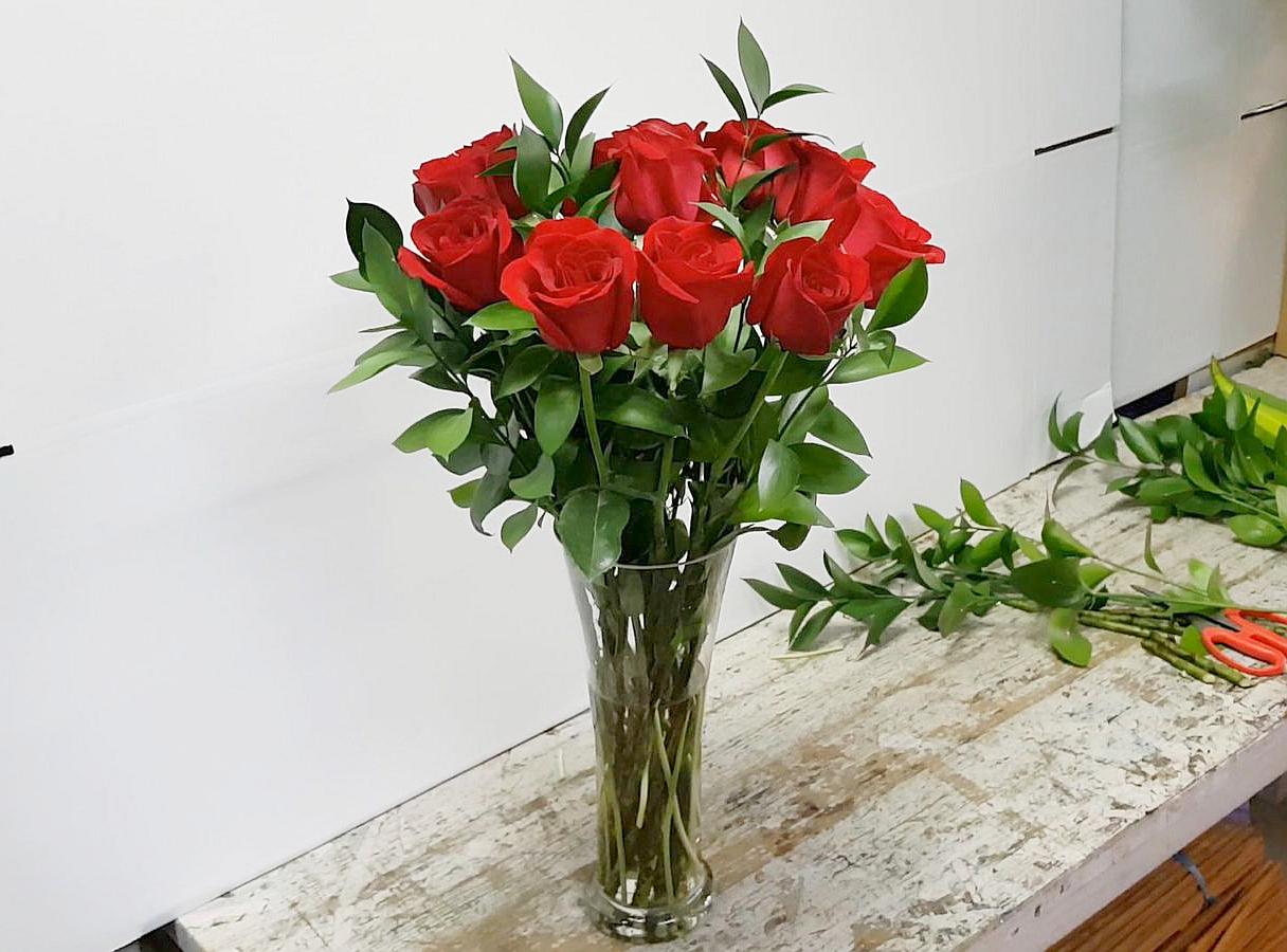 How To Arrange Roses In A Vase