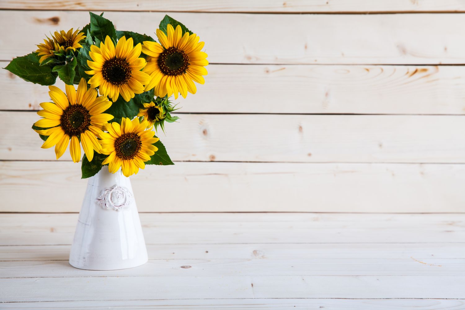 How To Arrange Sunflowers In A Vase