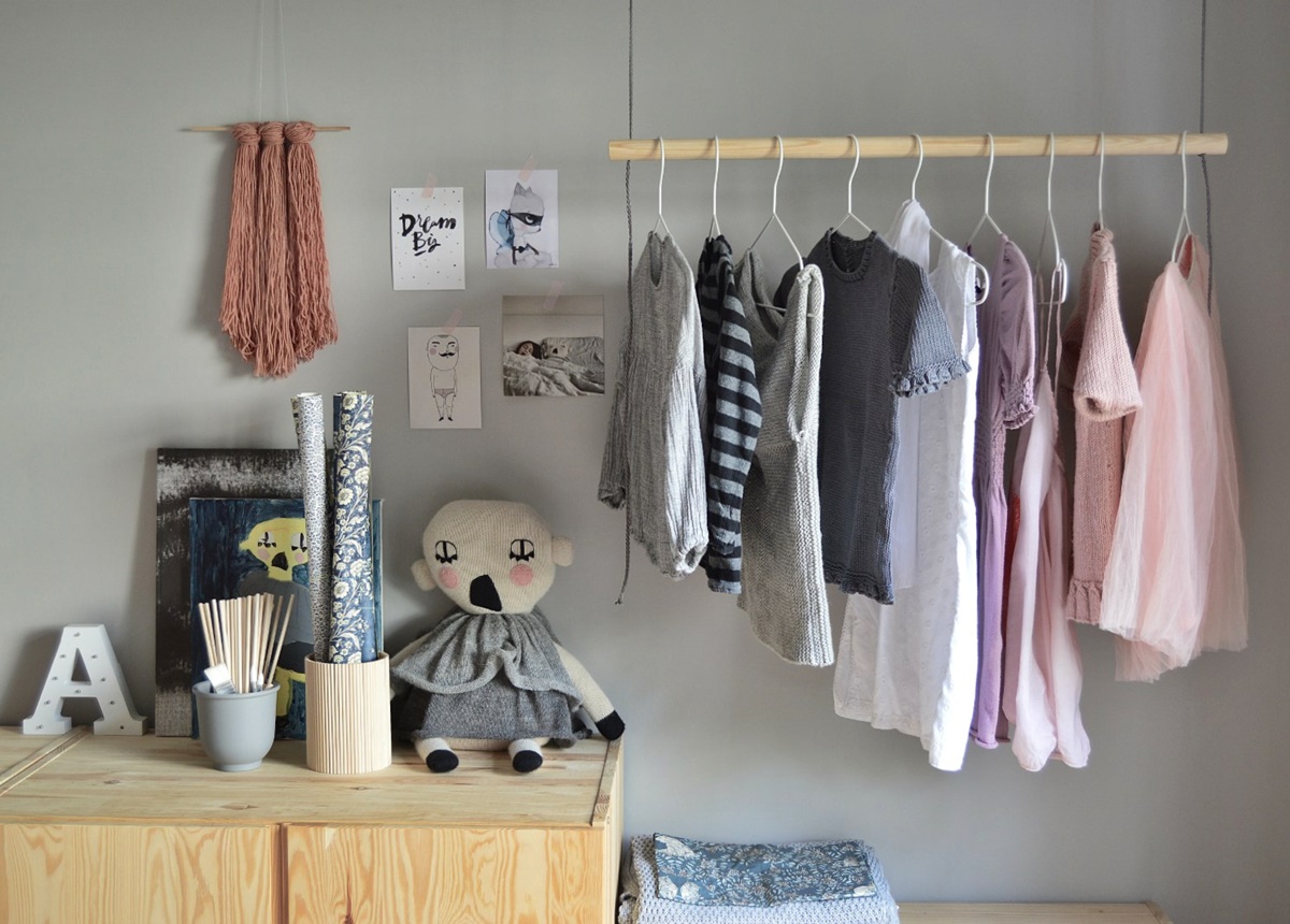How To Build A Storage Rack For Hanging Clothes
