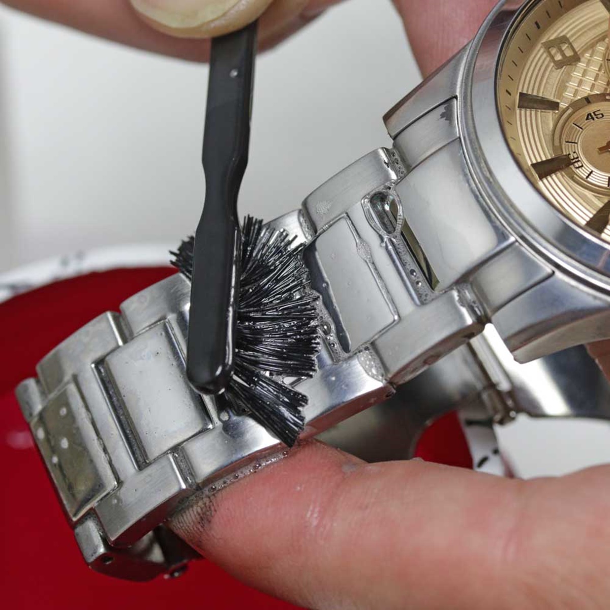 how-to-clean-a-stainless-steel-watch