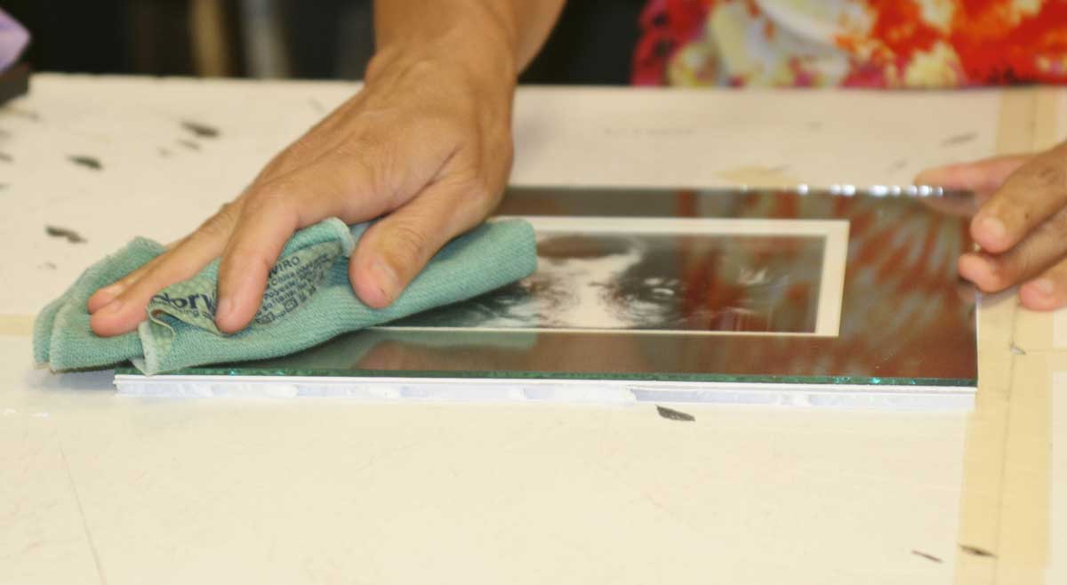 How To Clean Glass Picture Frame