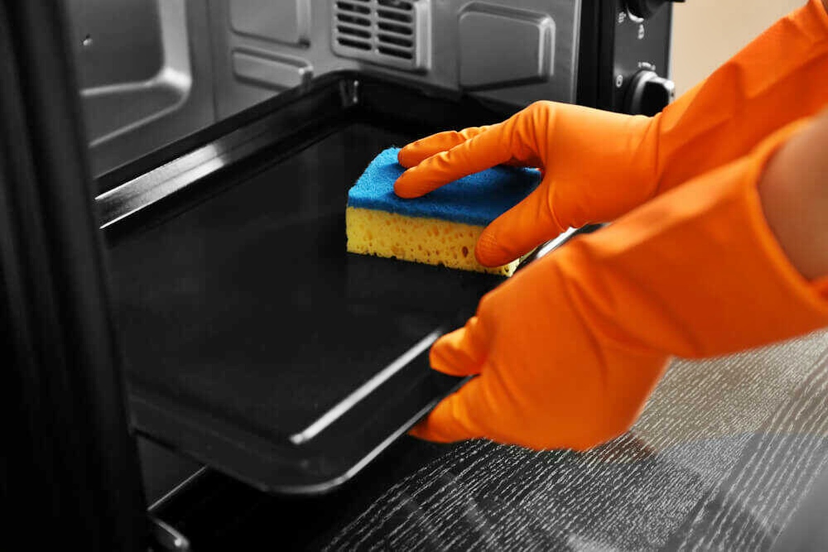 how-to-clean-grease-from-oven-tray
