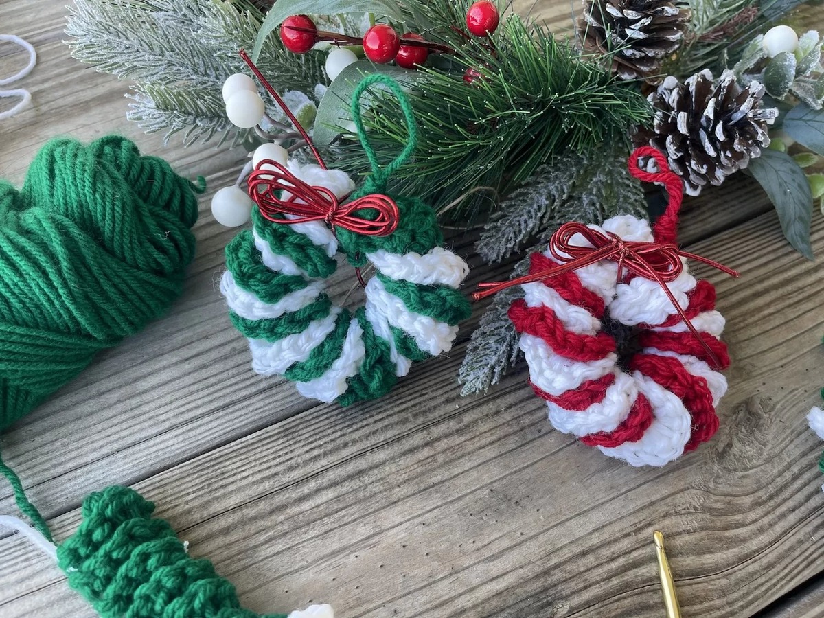 How To Crochet A Wreath Ornament
