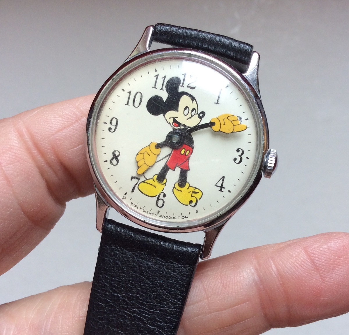 How To Date A Mickey Mouse Watch