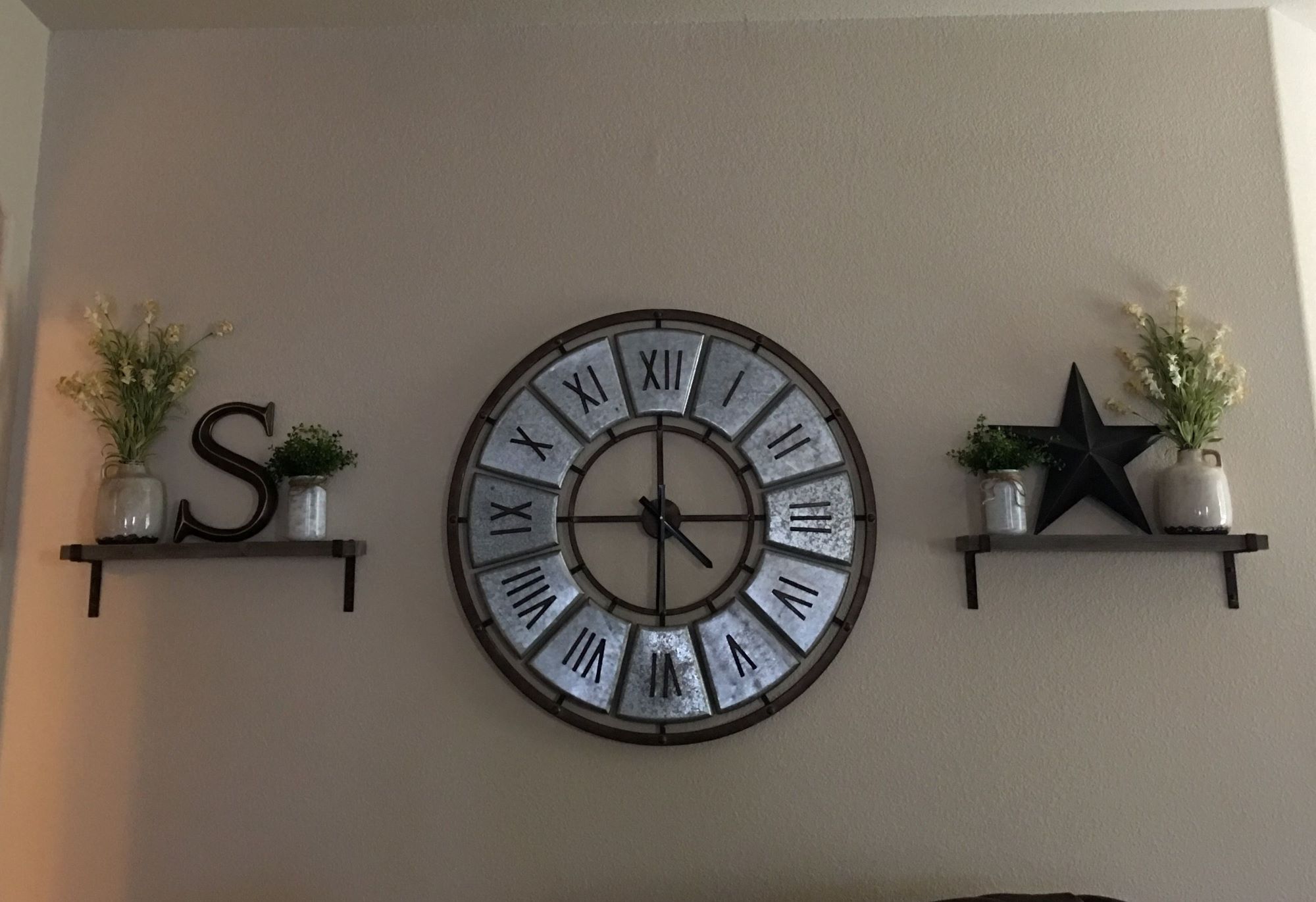 How To Decorate Around A Wall Clock