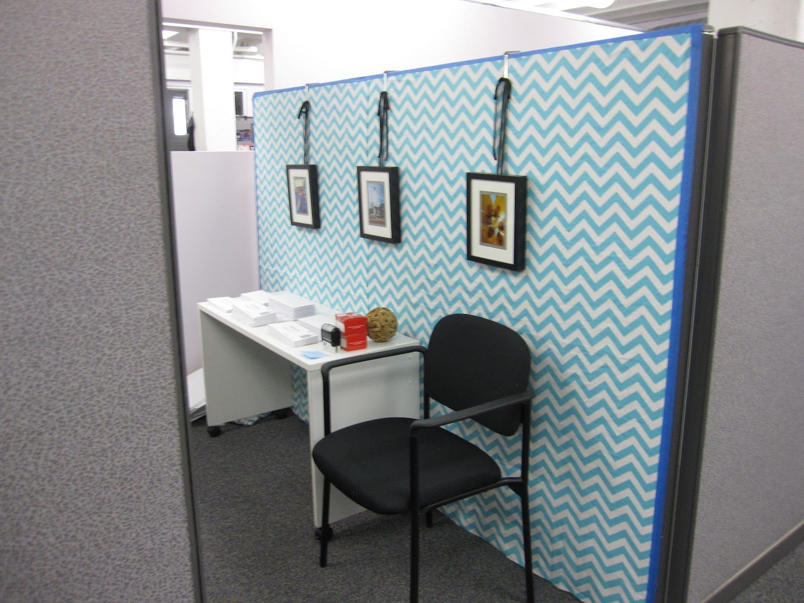 how-to-hang-a-picture-frame-on-a-cubicle-wall