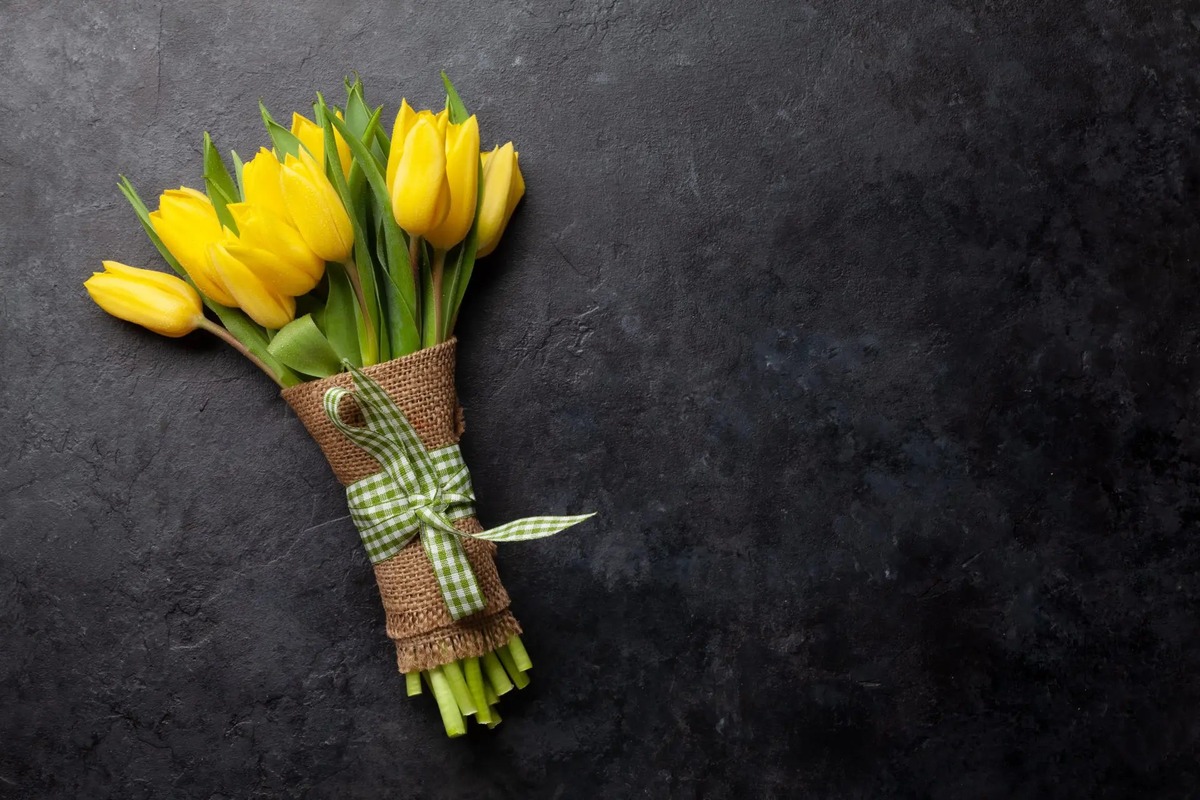 How To Keep Flowers Fresh Without A Vase