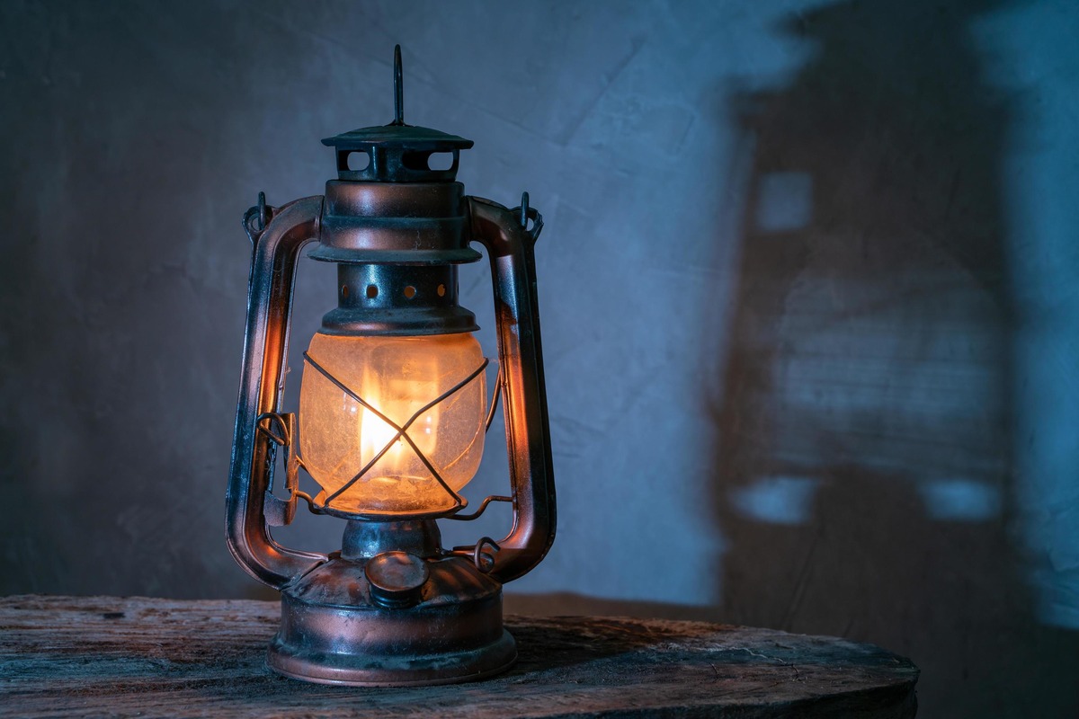 How To Light A Kerosene Lamp