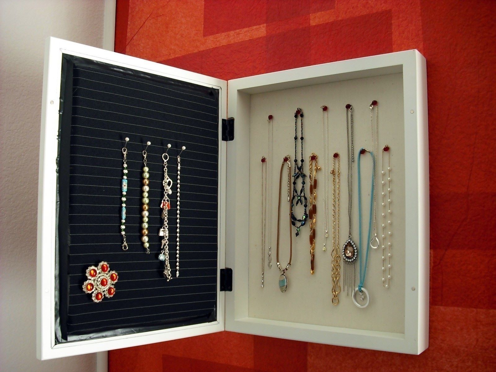How To Make A Jewelry Organizer From A Picture Frame