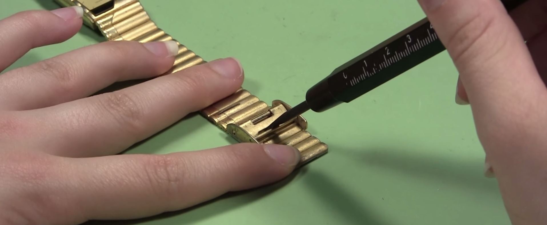 How To Open A Watch Clasp
