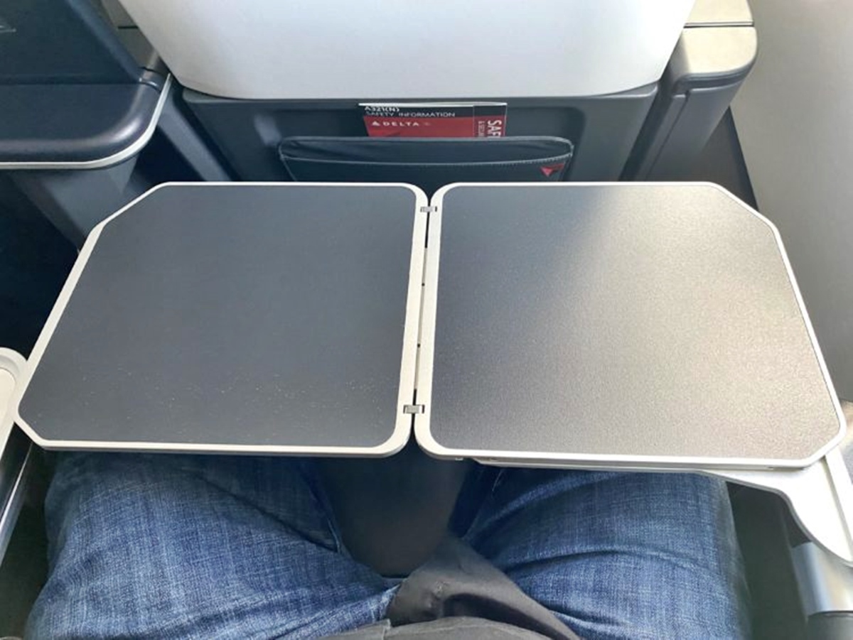 how-to-open-tray-table-in-first-class-delta