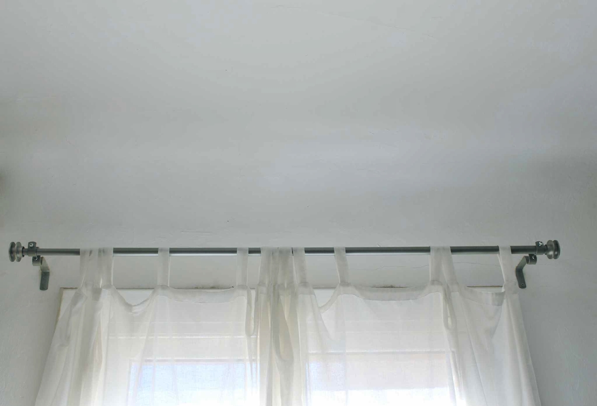 how-to-put-up-curtain-rods-in-drywall