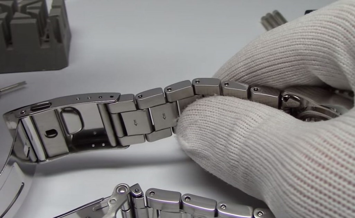 Quick Guide : How to Change and Shorten a Seiko Watch Band | Strapcode