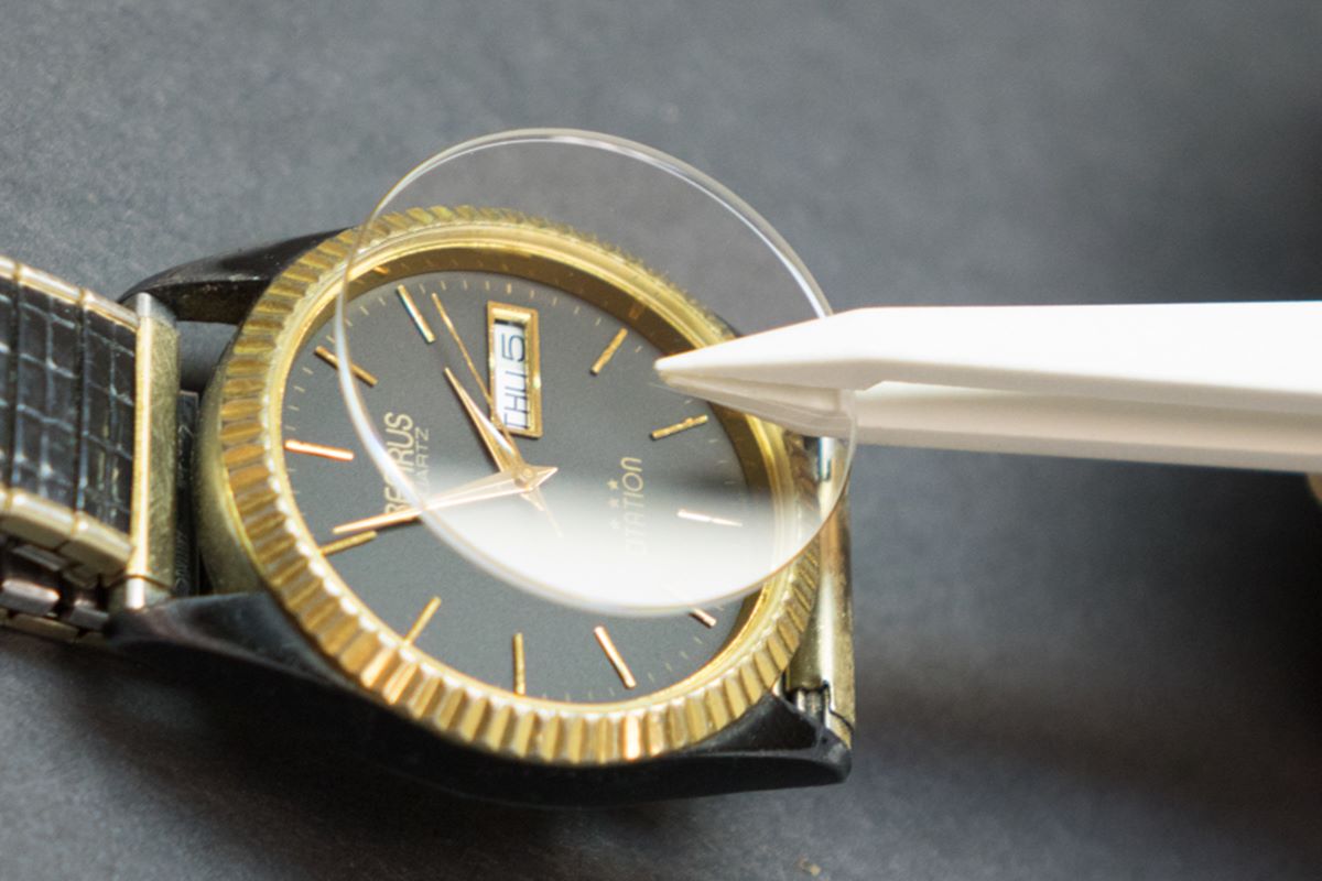 How To Remove Watch Crystal