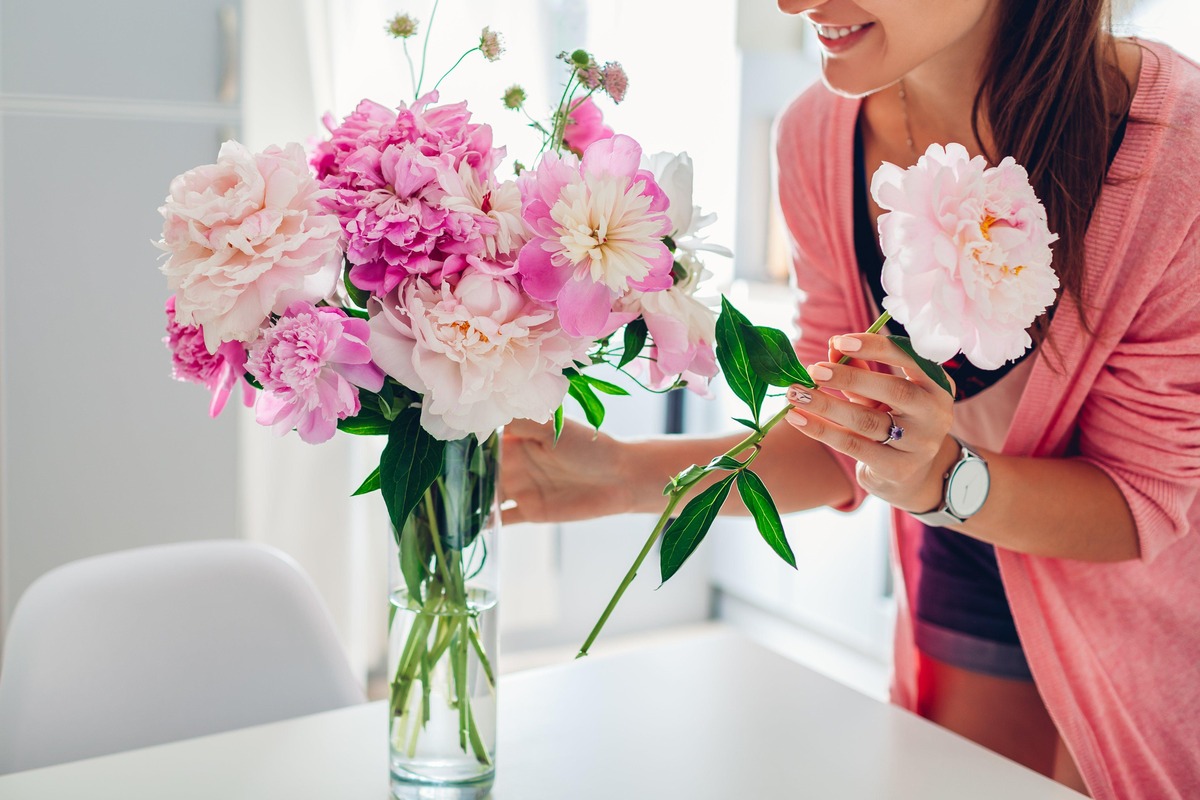How To Take Care Of Roses In A Vase